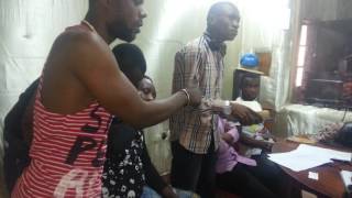 Troupe théâtrale duniani kuna mambo de radio maendeleo,au studio dans la partie eglise