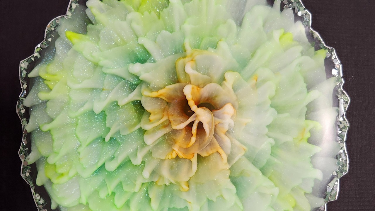 Столько способов нарисовать 3D-цветок из смолы! #эпоксиднаясмола #сделайсам #искусствоизсмолы