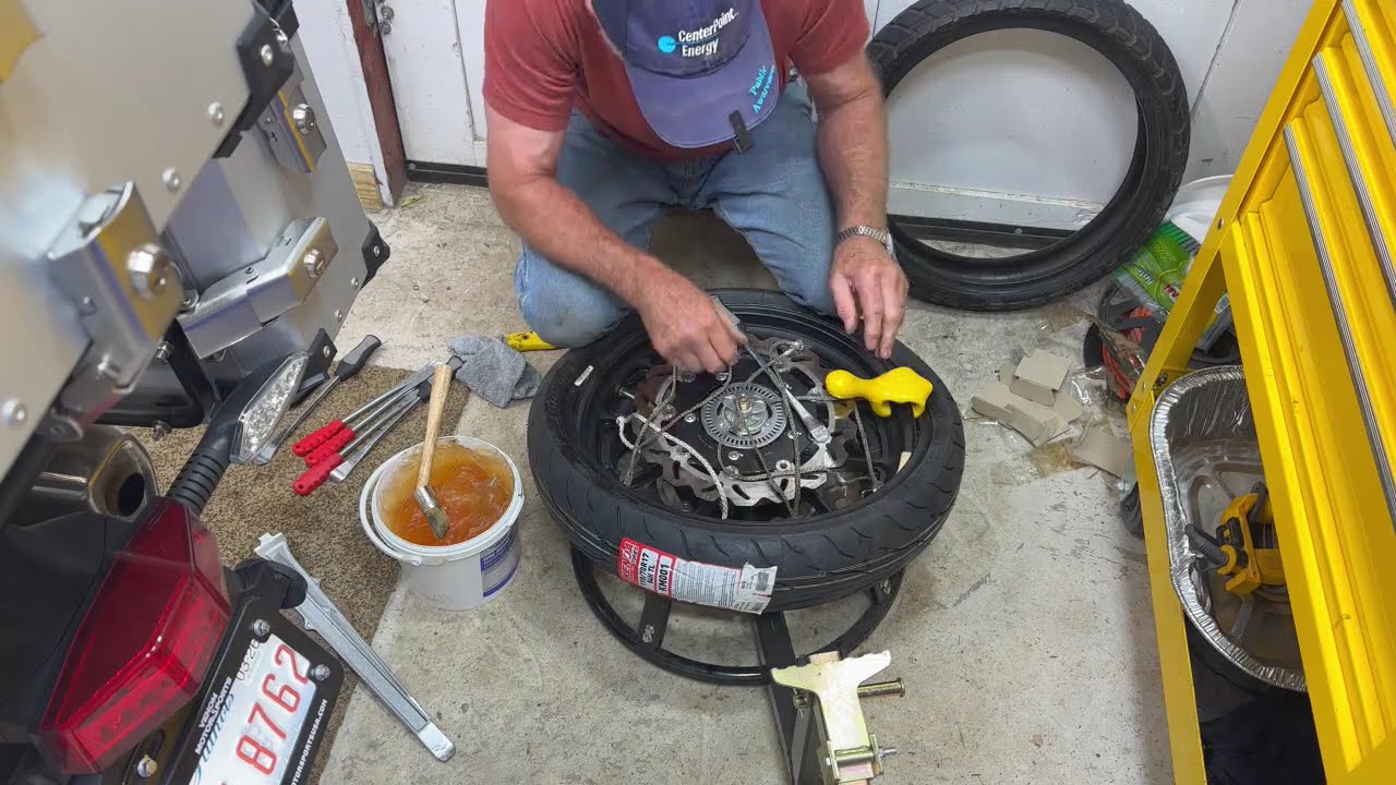 LIFAN KPT 400, time to switch to street tires, front fork lift demonstrated #adventure #motorcycle