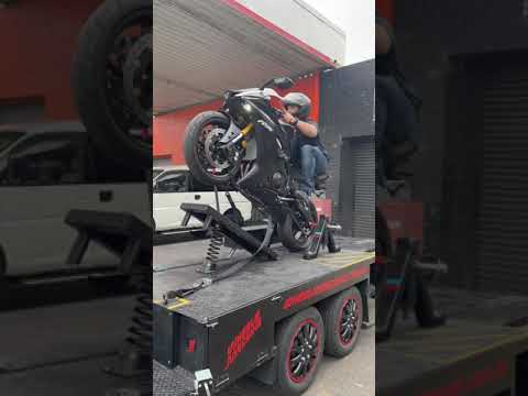 Video: Мотоциклде Clutch Wheelies кантип аткарылат: 10 кадам