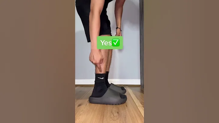 How To Wear Yeezy Slides Correctly🫡🔥 #shoes #sneakers #shorts