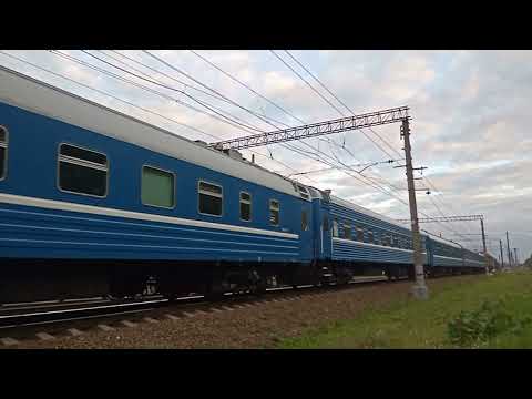 «Только вышел из машины!» ТЭП70-0242 с поездом СПб-Брест 051Б