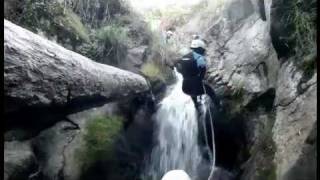 Barranquismo en el Cañón de Luneda, A Cañiza. Guías Malouco y Montañas de Aventura.