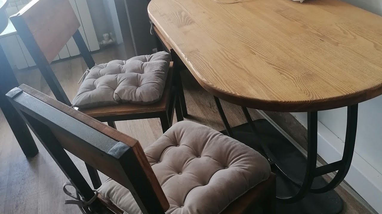 ⁣Необычный стол для кухни и стулья из проф трубы