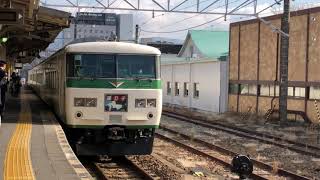 [ホーム上で転線！] 特急踊り子105号修善寺行 三島駅発車シーン 185系C5編成