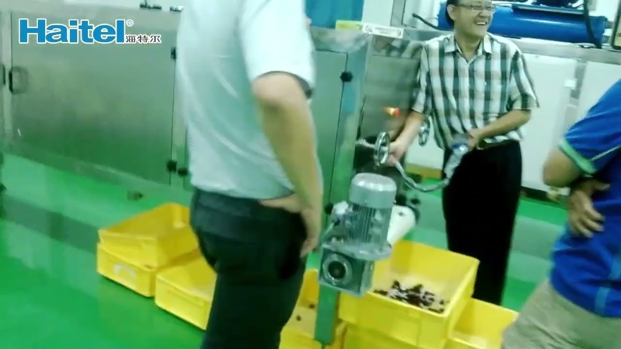 Flat lollipop depositing production line