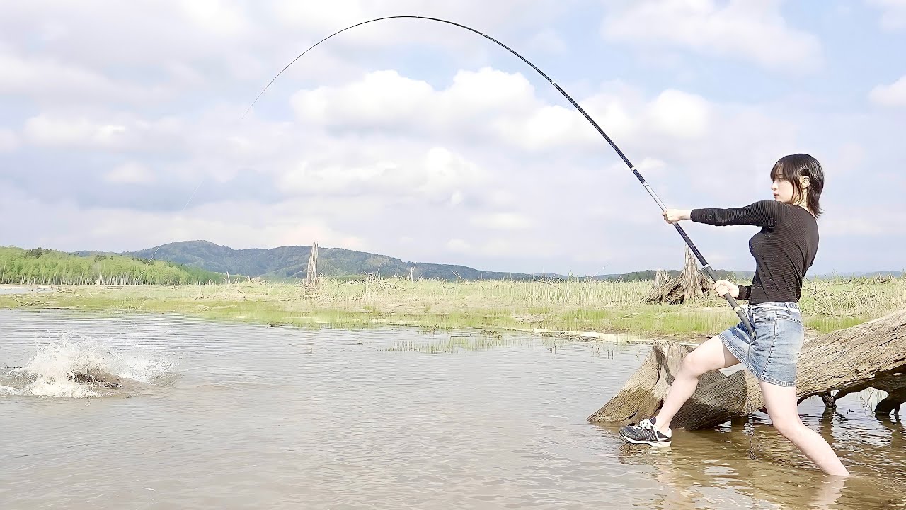 ワカサギに食いついた怪魚は◯◯◯でした【神回】川の流れのように Rin Japanese country life 51 Fishing 北海道の怪魚釣り りんの田舎暮らし 貧困女子の釣り旅