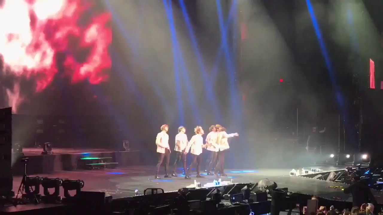 [170329] BTS The Wings Tour in Chicago - Blood Sweat & Tears Fancam - YouTube