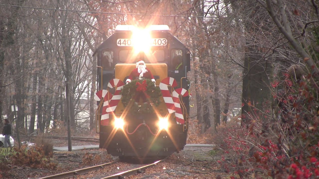 HD: CONRAIL Santa Train w/HORN and more HORN - Jingle Bells Special