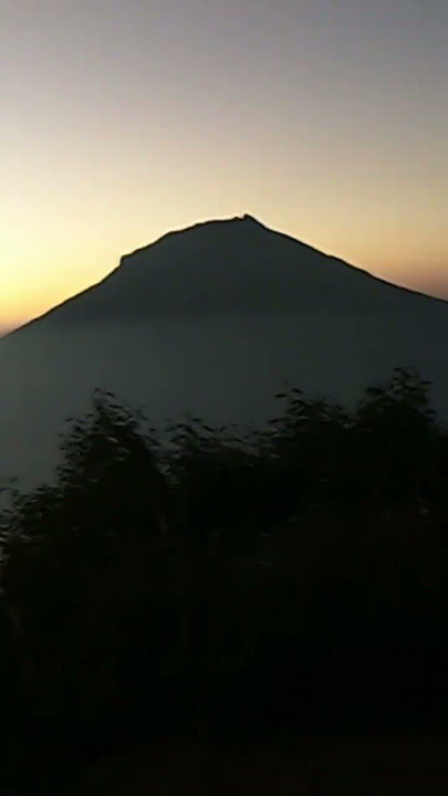 sindoro via kledung... #gunungsindoro #ytshorts #sunset #sunrise