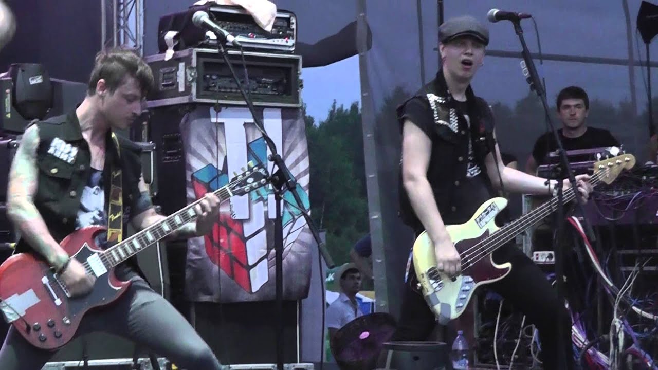 Тараканы! - Кто то из нас двоих (Live. Нашествие 2013) Full HD - YouTube