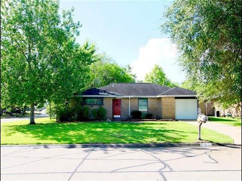 801 E Stadium Court, Friendswood, TX home video tour
