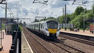 700 122 passes through Alexandra Palace