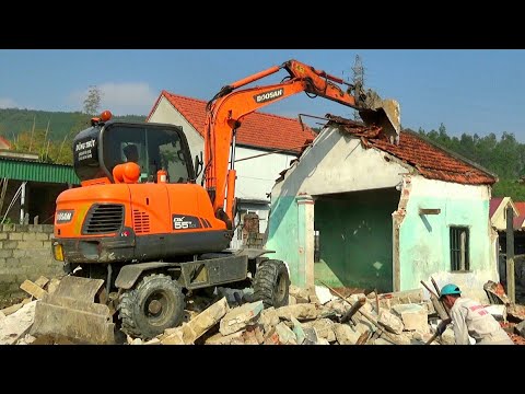 Toàn Cảnh Máy Xúc Doosan Phá Dỡ Nhà | Home Excavator | TienTube TV