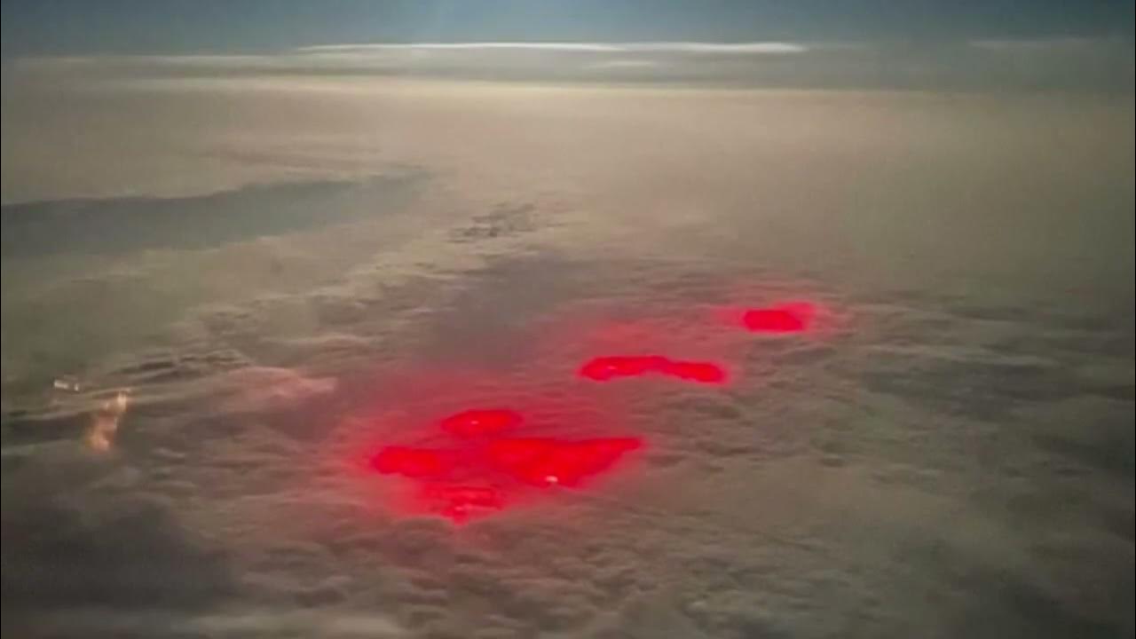 Гирлянда-нить luazon 187153. Алиса светится красным. Свечение. Красное нло в ночном небе. Красный свет магия.