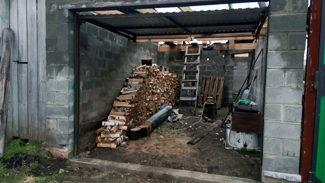 Подъёмно-поворотные гаражные ворота с установленным электроприводом без ...