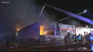 Fire destroys St. Louis tire shop, firefighter injured