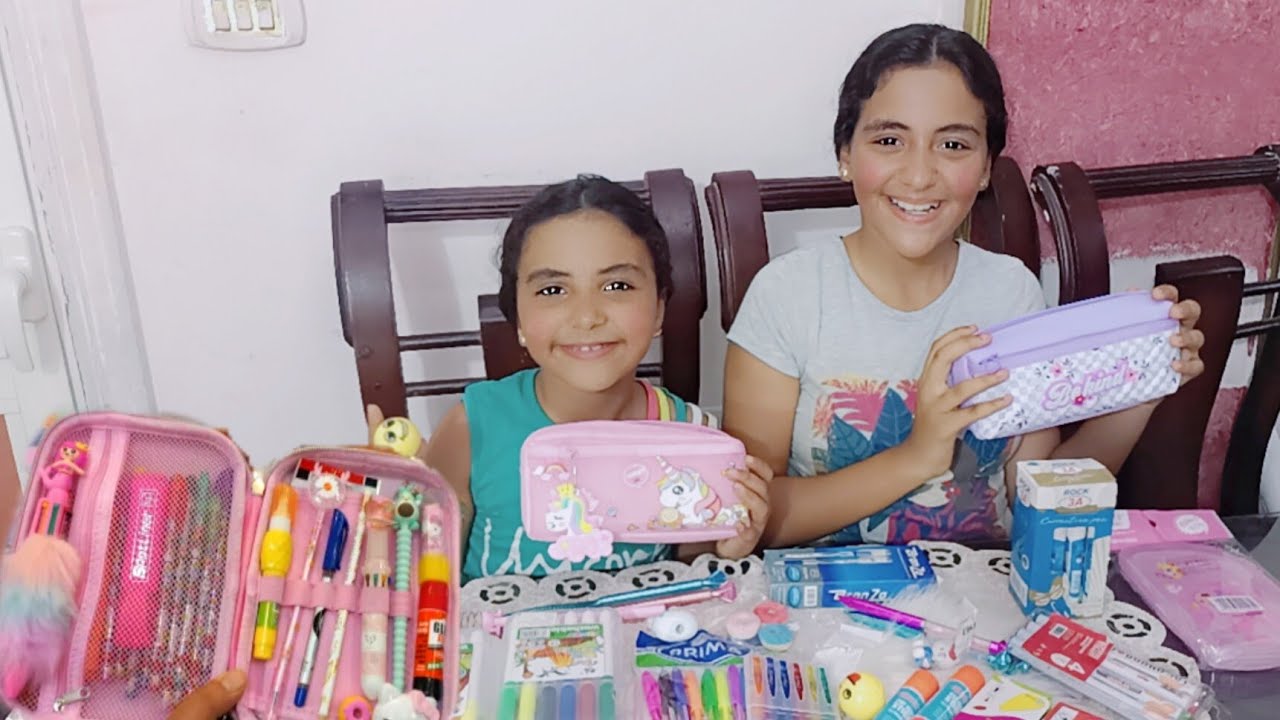 ماذا يوجد في مقلمة المدرسية🖊️🖍️📐pencil case👝اول تجهيزات للمدرسة مع ريماس وريتال 👭