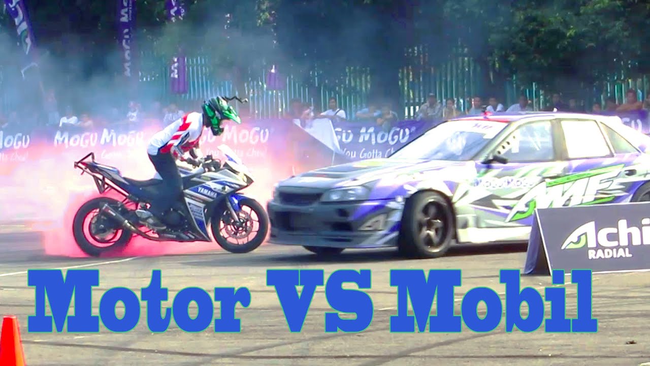 Yamaha R25 Freestyle VS Mobil Drift Keren Asap Warna Merah