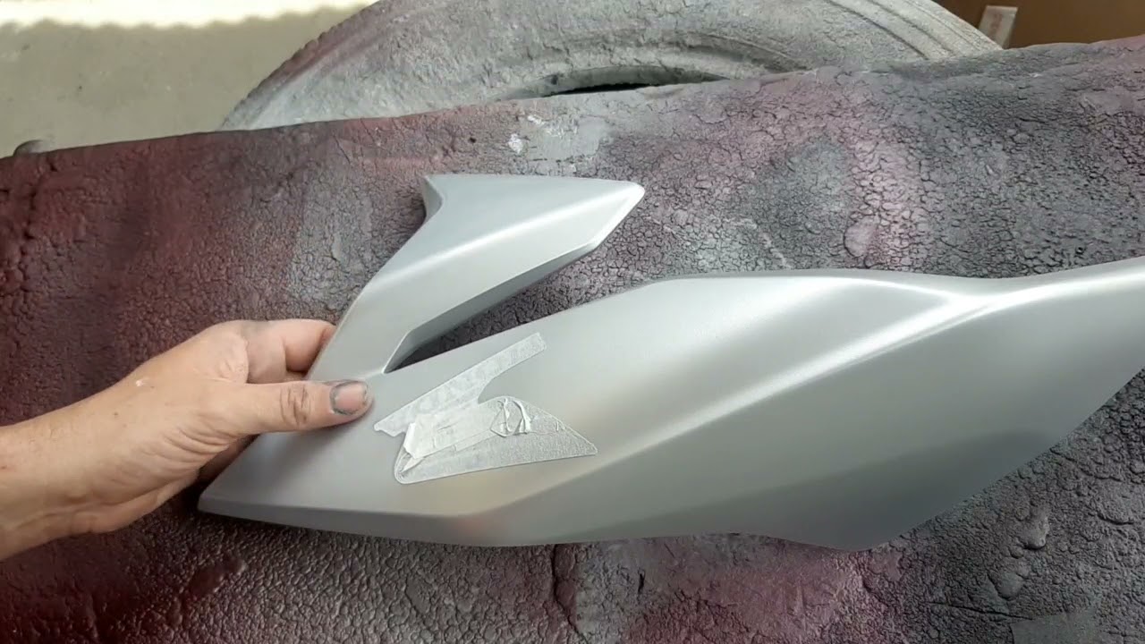 como pintar carenagem com arranhão profundo