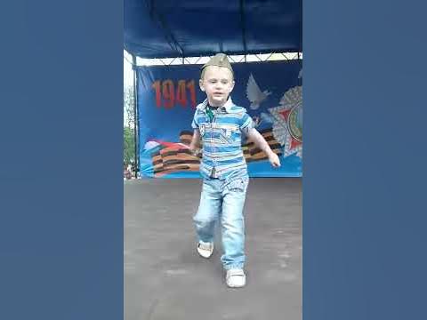 Сын танцует от радости - YouTube