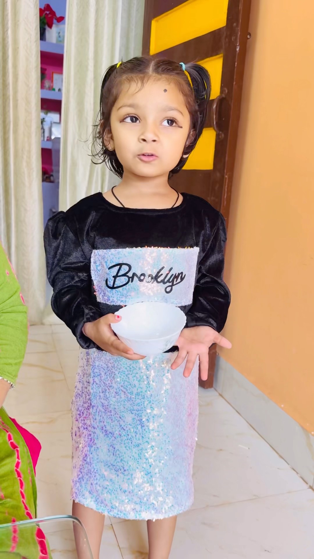 Tooktook mummy ka rasgulla chori kar li?