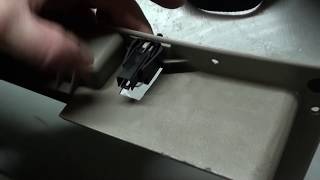 Плафон освещения бардачка, замена лампы на Chery Amulet Плафон освещения бардачка, замена лампы на Chery Amulet