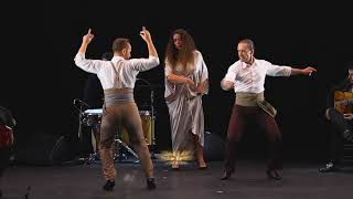Stars of Flamenco at the Adrienne Arsht Center - Spanish
Buy Tickets Now: https://www.arshtcenter.org/tickets/2023-2024/dance-at-arsht/flamenco-festival-miami-xv/stars-of-flamenco/
Stars of Flamenco will feature some of Spain’s greatest dancers — Manuel Liñán, Alfonso Losa, El Yiyo and Paula Comitre.
Known as mavericks of the flamenco world, Liñan, who most recently presented VIVA at the Arsht Center to critical acclaim in 2022, and Losa, winner of the prestigious Festival de Jerez Critic’s Choice Award, join forces to embody flamenco’s history through dance. They will be joined by 27-year-old rising star Miguel Fernández Ribas, known as El Yiyo, and Paula Comitre, one of the most celebrated talents of the contemporary flamenco world.
Accompanying them are exceptional musicians headed by guest vocalist Sandra Carrasco.
This year’s festival celebrates the legacy of Paco de Lucia. Stars of Flamenco at the Adrienne Arsht Center - Spanish