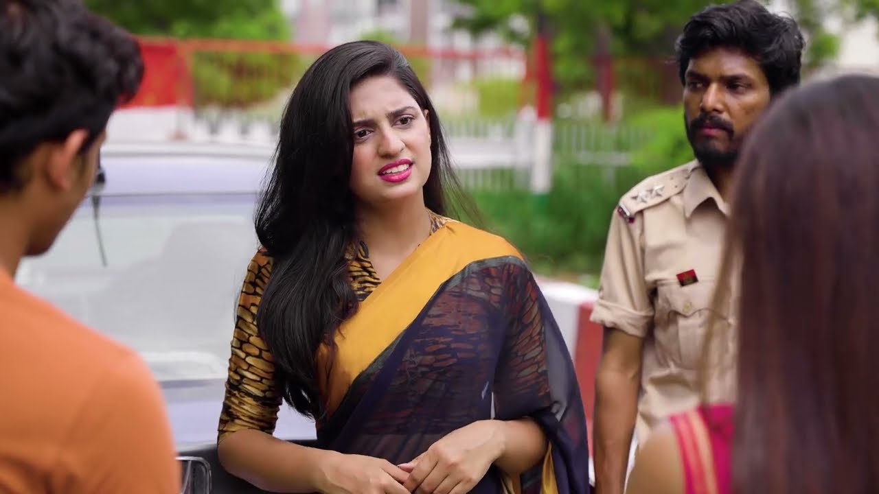 Bullying IAS Officer | छात्रों ने उड़ाया साड़ी का मज़ाक अंत में हुआ पछतावा