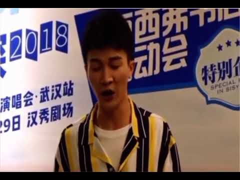 周深清唱《浅浅》麦克风🎤不配拥有镜头