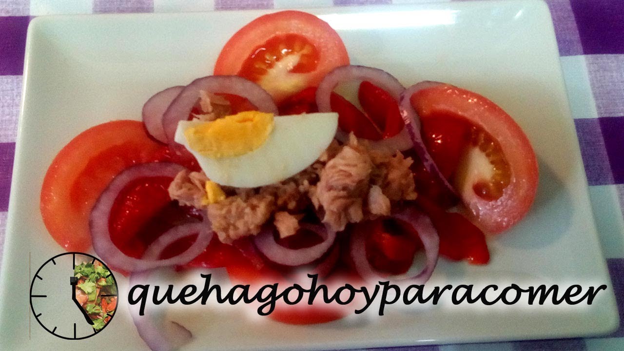 Ensalada mixta de pimiento asado (con atún, huevo, tomate y cebolla)