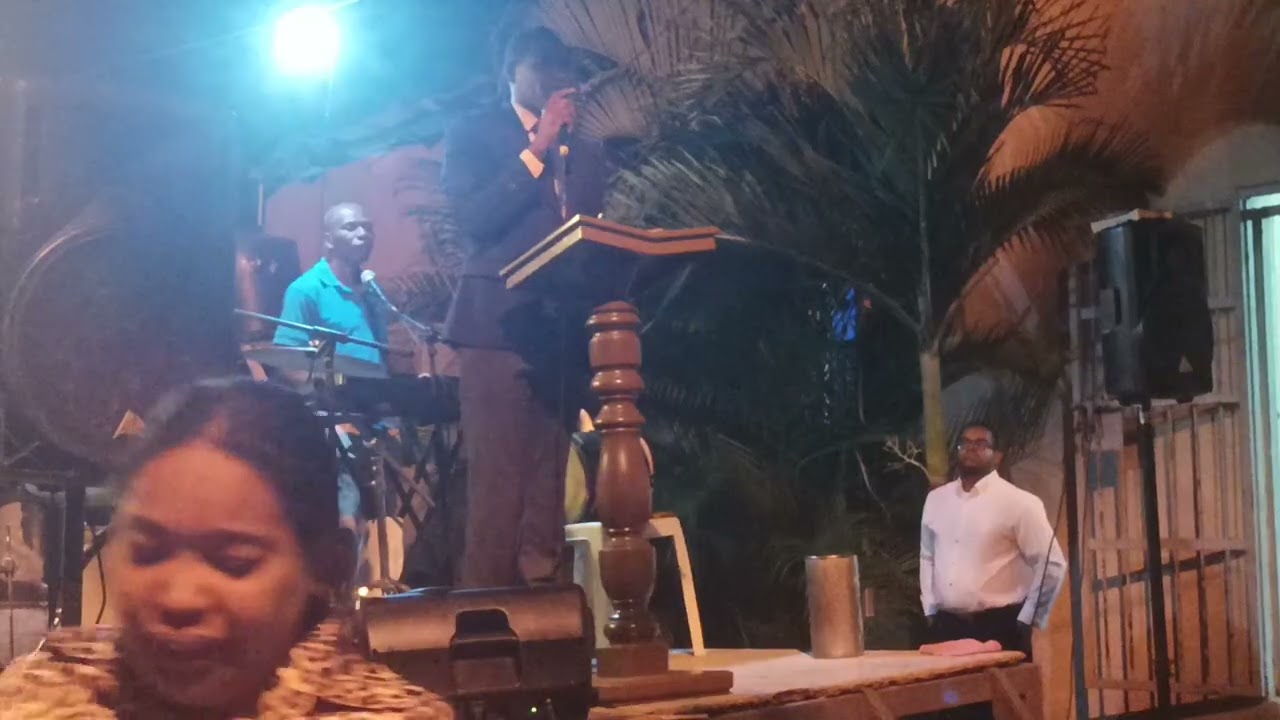 Bajo el Tema:aquien tú estás esperando???