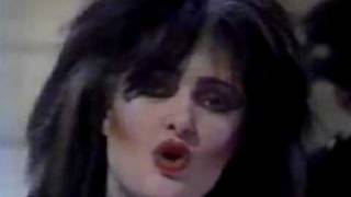 Miniatura de "Siouxsie and the Banshees - Il Est Ne Le Divin Enfant French TV (Complete In Colour).mpg"