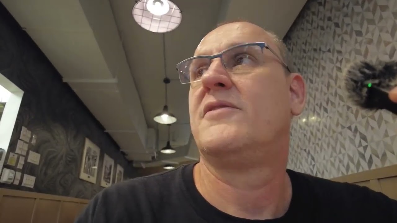 A Visit to FatBurger in Vancouver - The burger you get Looks Like The Burger in the Picture!