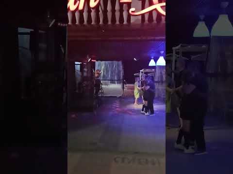 В караоке поют