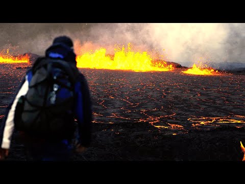 HIKE TO AN ACTIVE VOLCANO🌋 in ICELAND 🇮🇸