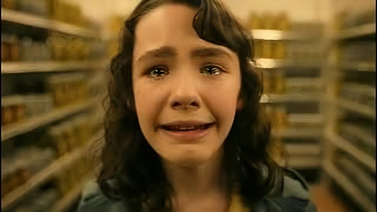 Lily Bainbridge in Supermarket Scary Pickle Scene - IT : Welcome To Derry S1 E2