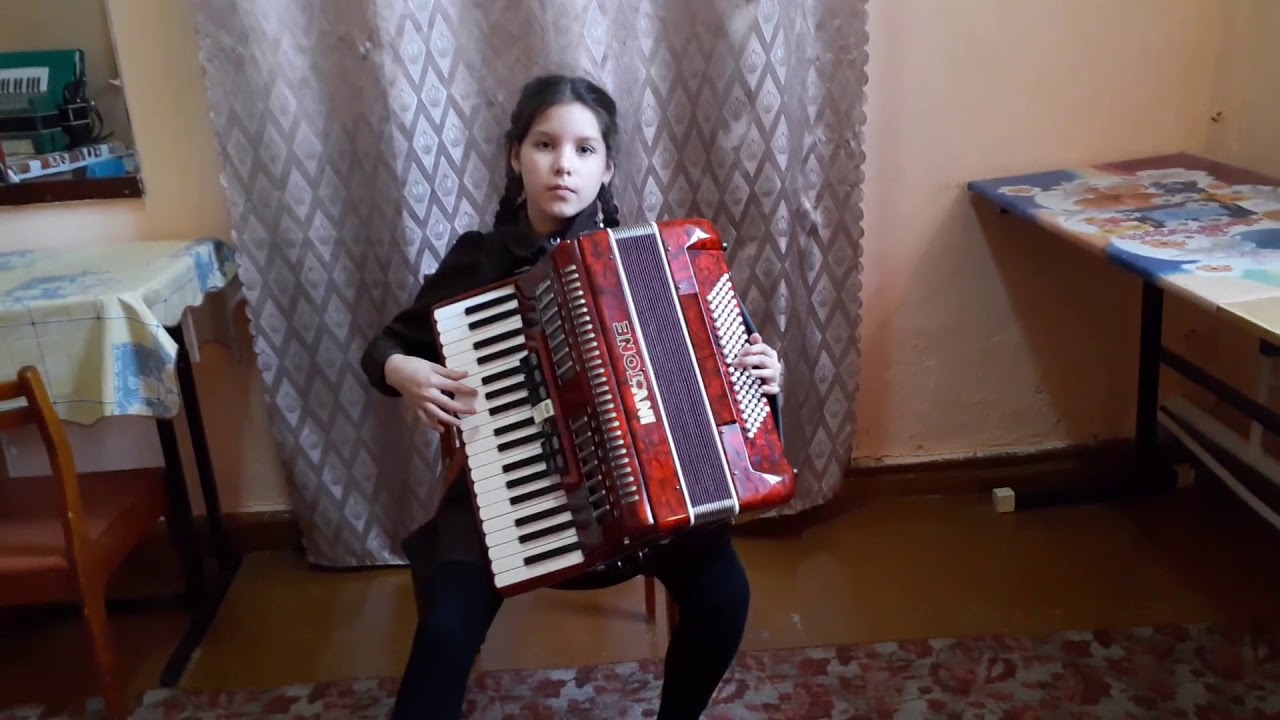 Мараева Юлия (аккордеон, 1 класс) - "Я гуляю" детская песенка - YouTube