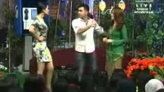 Kartika Putri Cium Raffi Ahmad