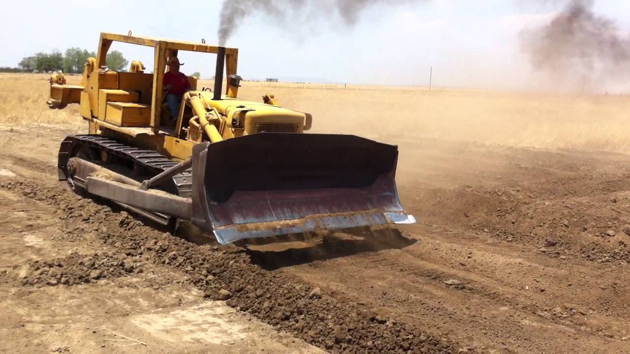 International TD25C pushing