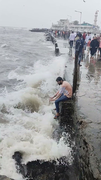 Mumbai Haji Ali dargah #new short #video viral# samundar ka Pani road Tak a#👍👍👍👍👍 raha hai