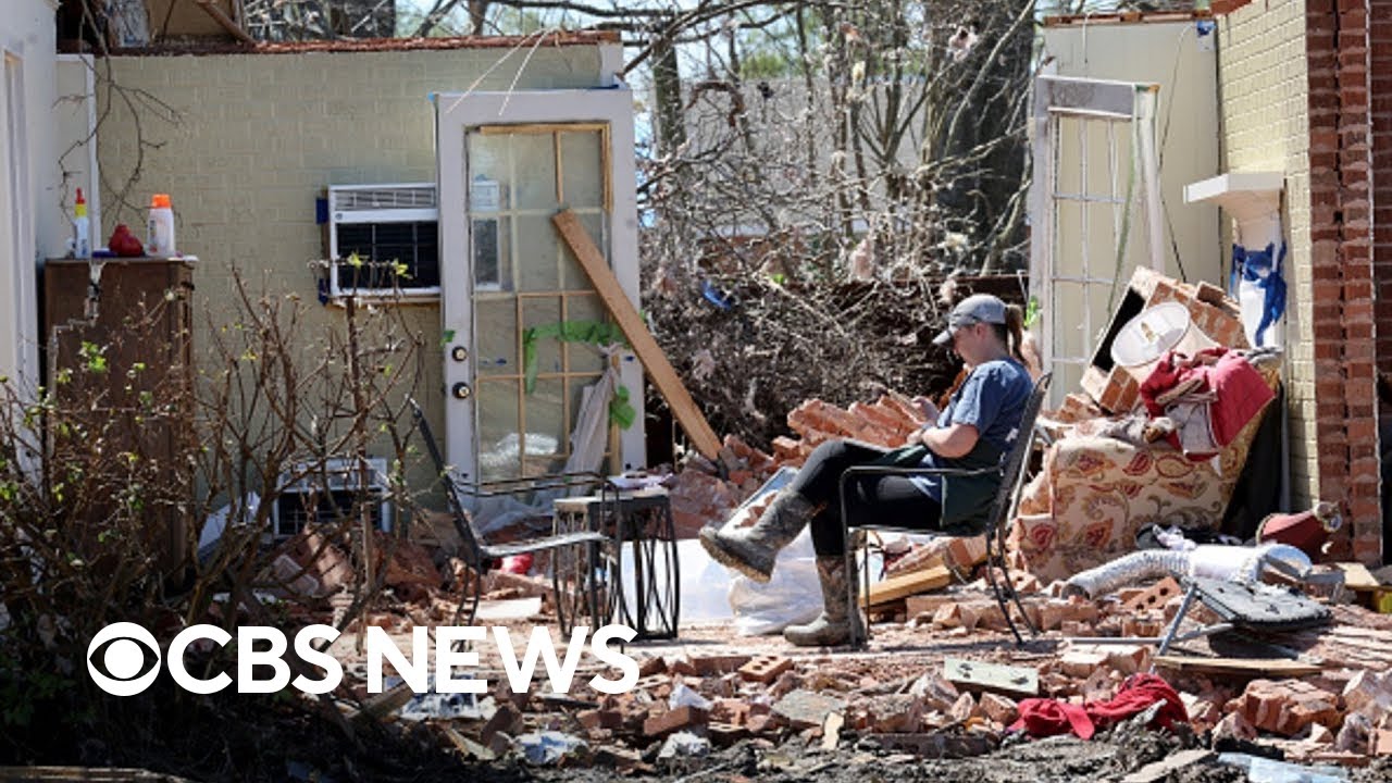 Mississippi residents cleaning up after deadly tornado - YouTube