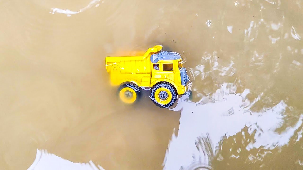 Menemukan Mainan Mobil Truk Kontainer, Truk Tangki, Truk Molen, Mobil Ambulan, Mobil Polisi 