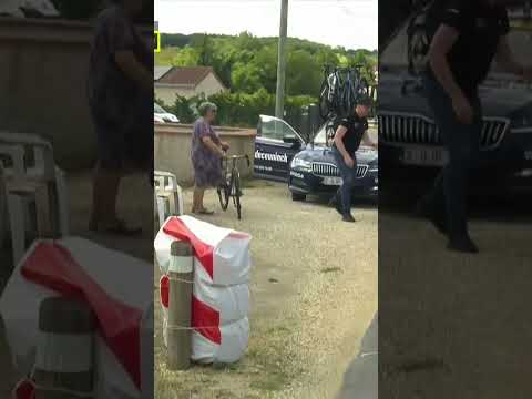 “Please hold my bike” 😆 Christina Schweinberger making sure her ride’s safe—no matter what!