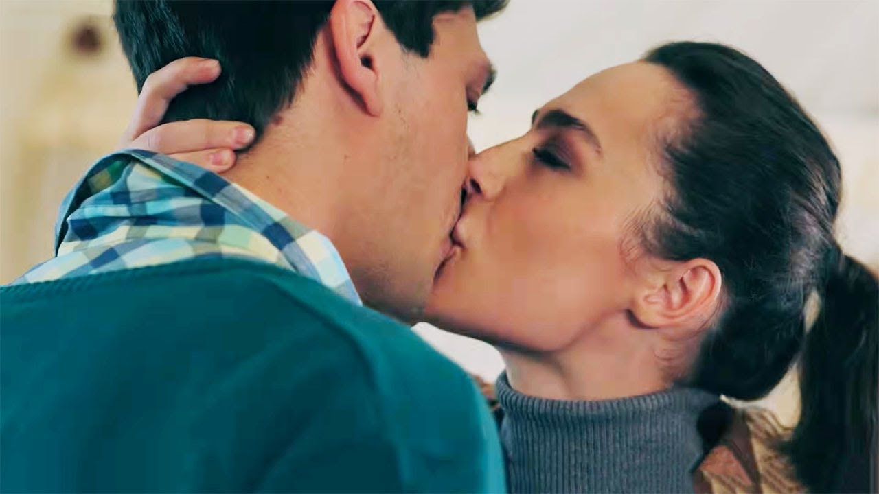 ELLA REGRESA A CASA Y SE ENFRENTA A ALGO DE LO QUE HA ESTADO HUYENDO TODA SU VIDA