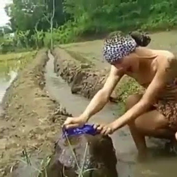 Wamdu bencong nyanyi terus jatuh.kocak😁😁😁😁😁😁