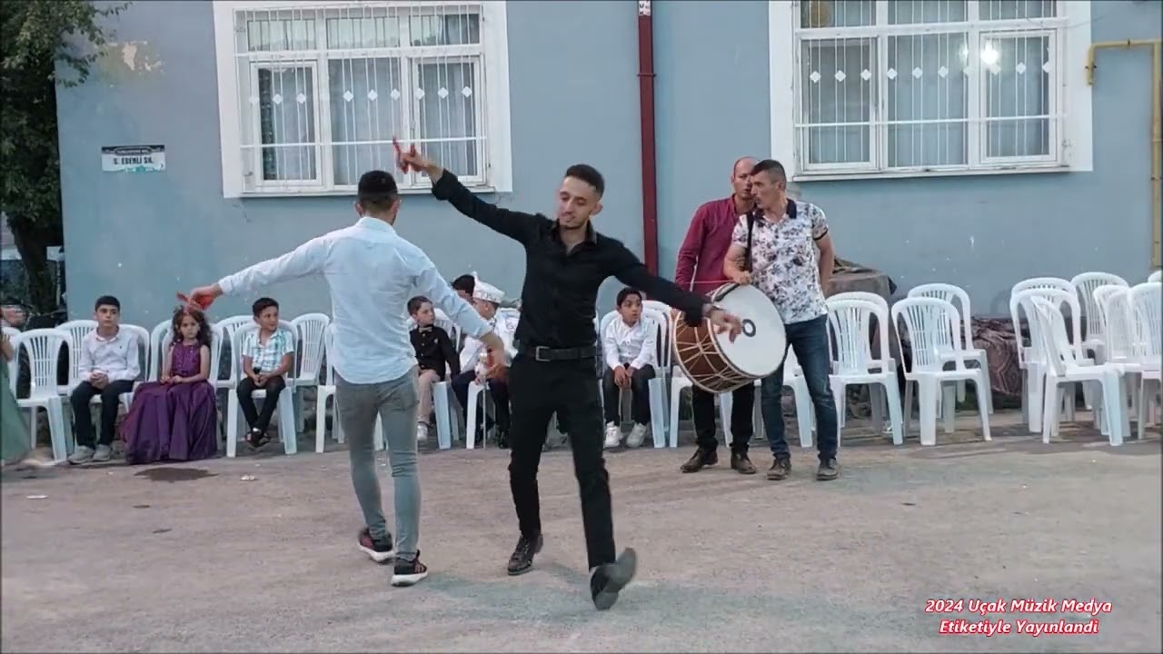 Ahmet Ve Ahmet Can Emeksiz Karmı yağdı HD Klip