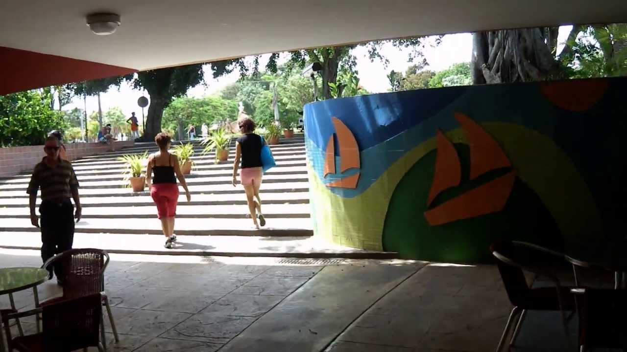 Cuba - Varadero - Shopping center