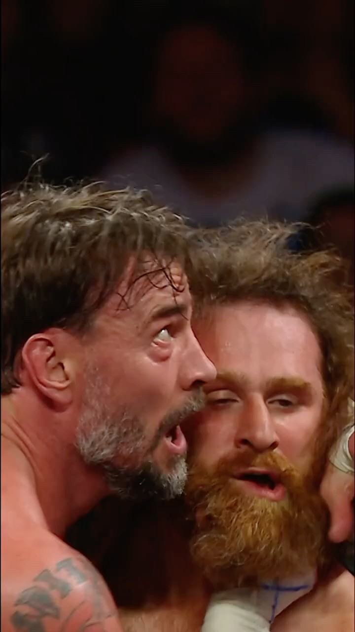 CM Punk’s playing mind games with Sami Zayn ? #RawOnNetflix #WWERaw