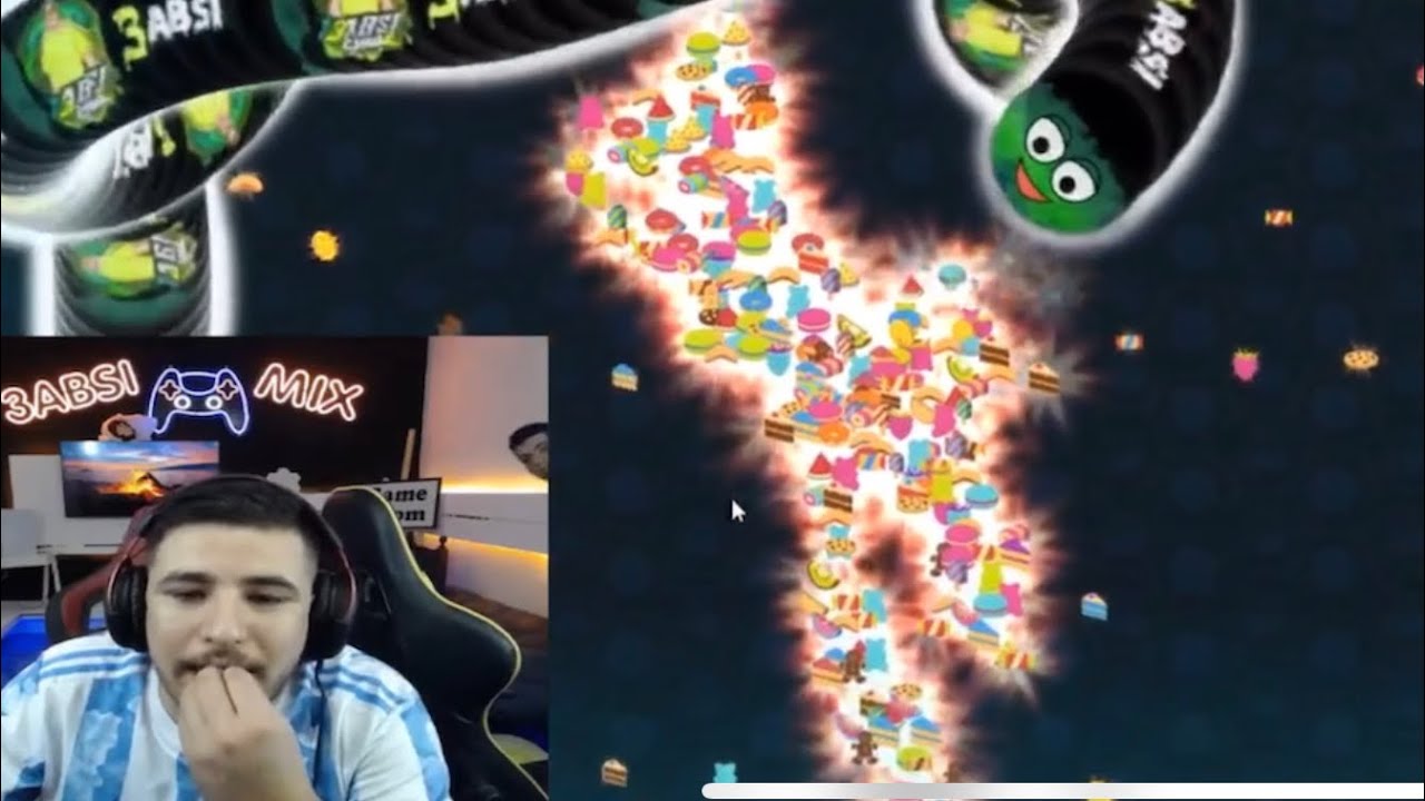 شاهد عبسي يلعب في سيرفره الجديد في لعبة الدودة و يعصب و يبكي